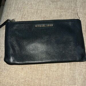 Black wristlet Micheal Kors Good condition
